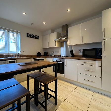 The Belfry 3 Bedrooms 2 Bathrooms Contractors & Family Higham Ferrers Екстериор снимка