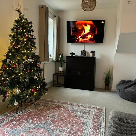 The Belfry 3 Bedrooms 2 Bathrooms Contractors & Family Higham Ferrers Екстериор снимка