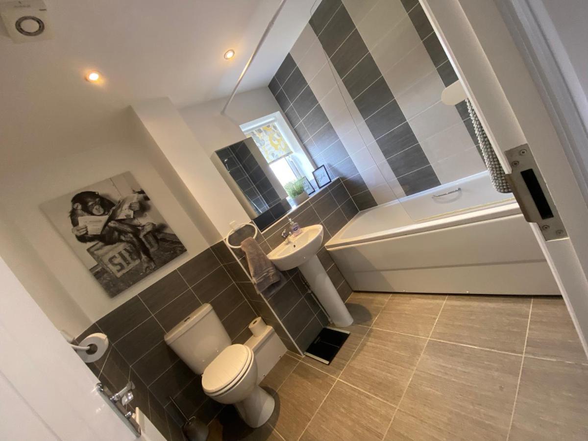 The Belfry 3 Bedrooms 2 Bathrooms Contractors & Family Higham Ferrers Екстериор снимка