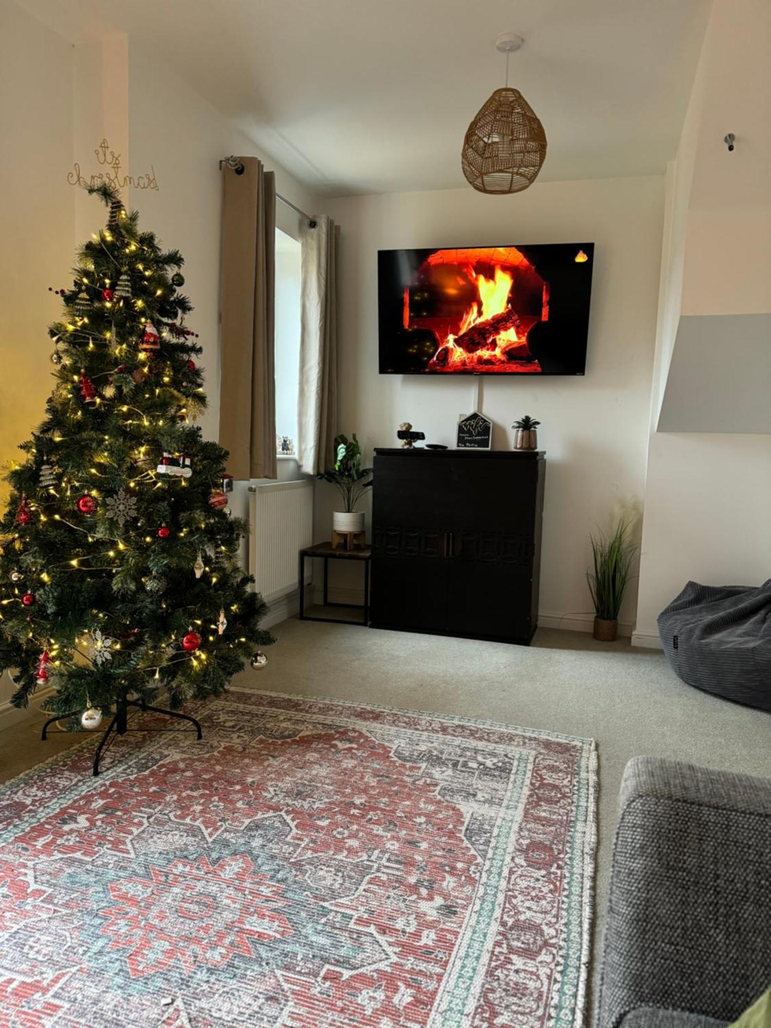 The Belfry 3 Bedrooms 2 Bathrooms Contractors & Family Higham Ferrers Екстериор снимка